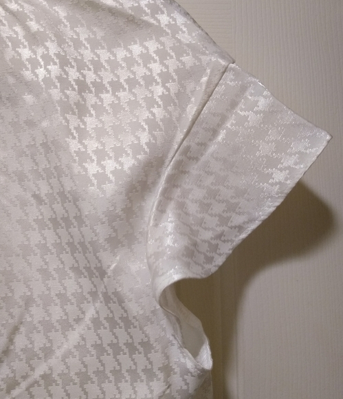 High Neck Houndstooth Pattern Top - Picture 9 of 16